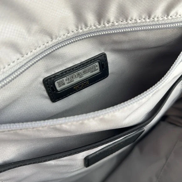 Tumi Black Voyageur Backpack for Women - Like new - Picture 8 of 8